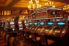 Antarmuka platform racik198 menampilkan pasar sportsbook, permainan live-dealer, dan opsi pembayaran lokal